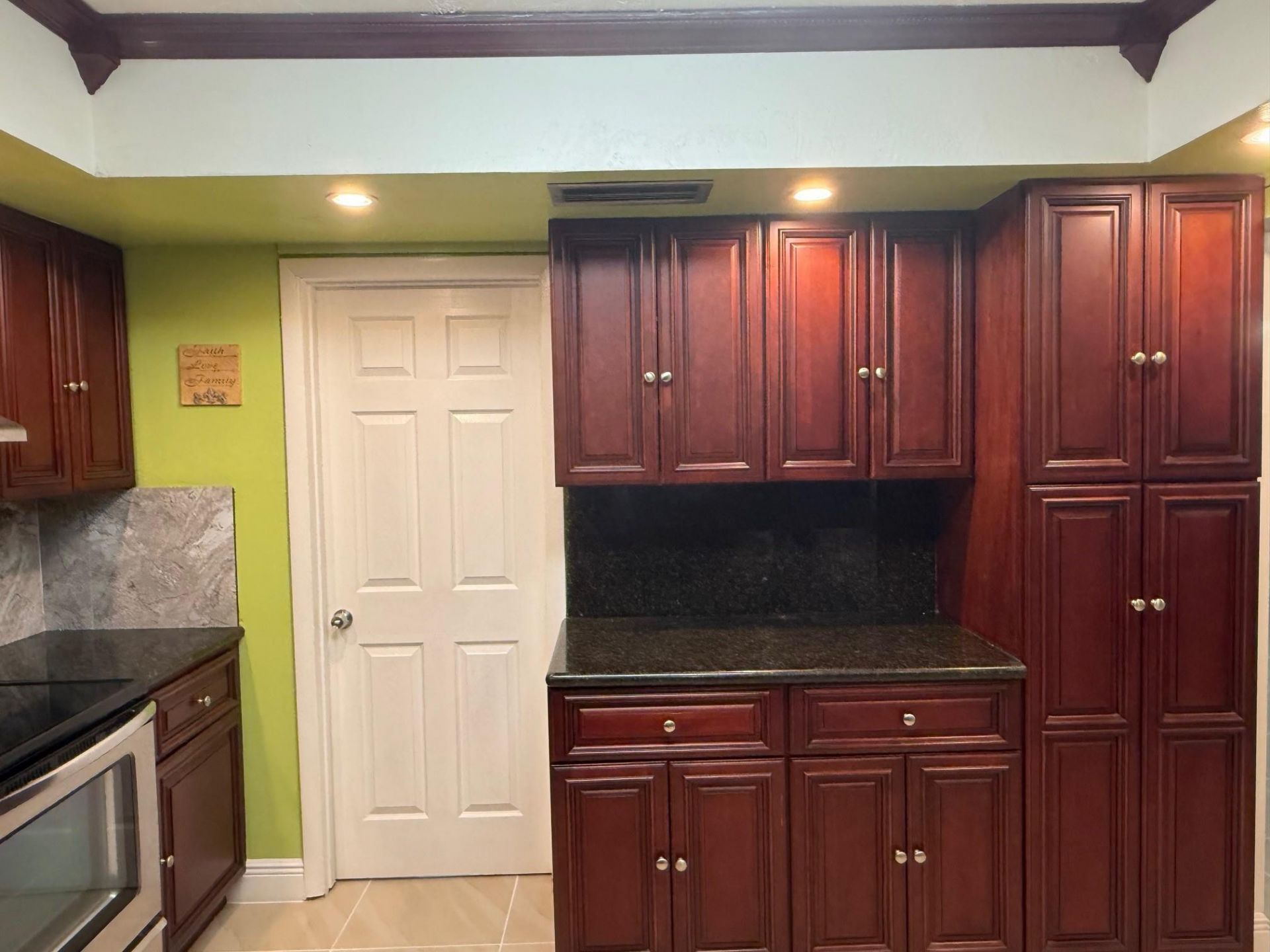 2070 NW 84th Terrace, Pembroke Pines, FL 33024 Photo