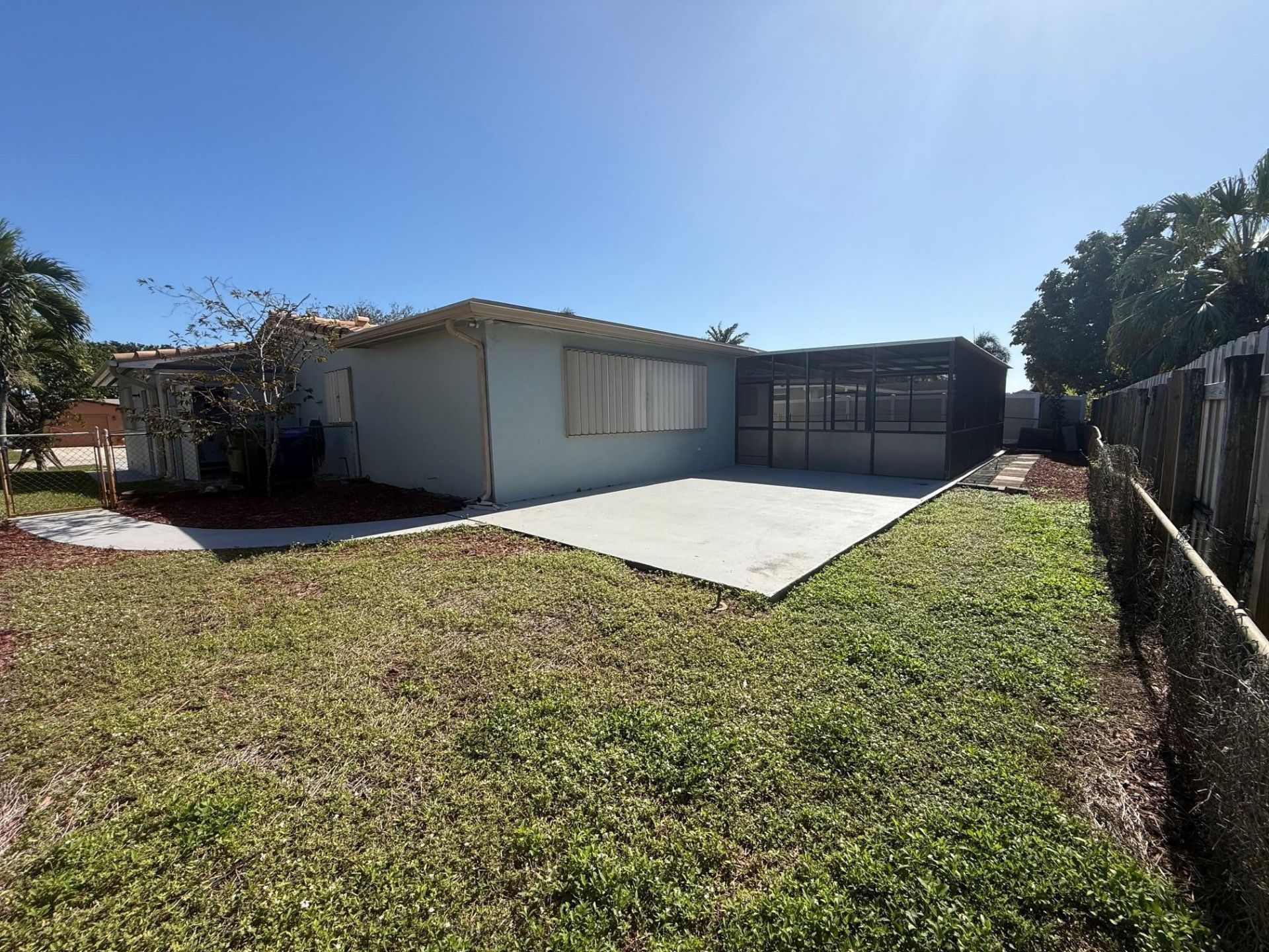 2070 NW 84th Terrace, Pembroke Pines, FL 33024 Photo