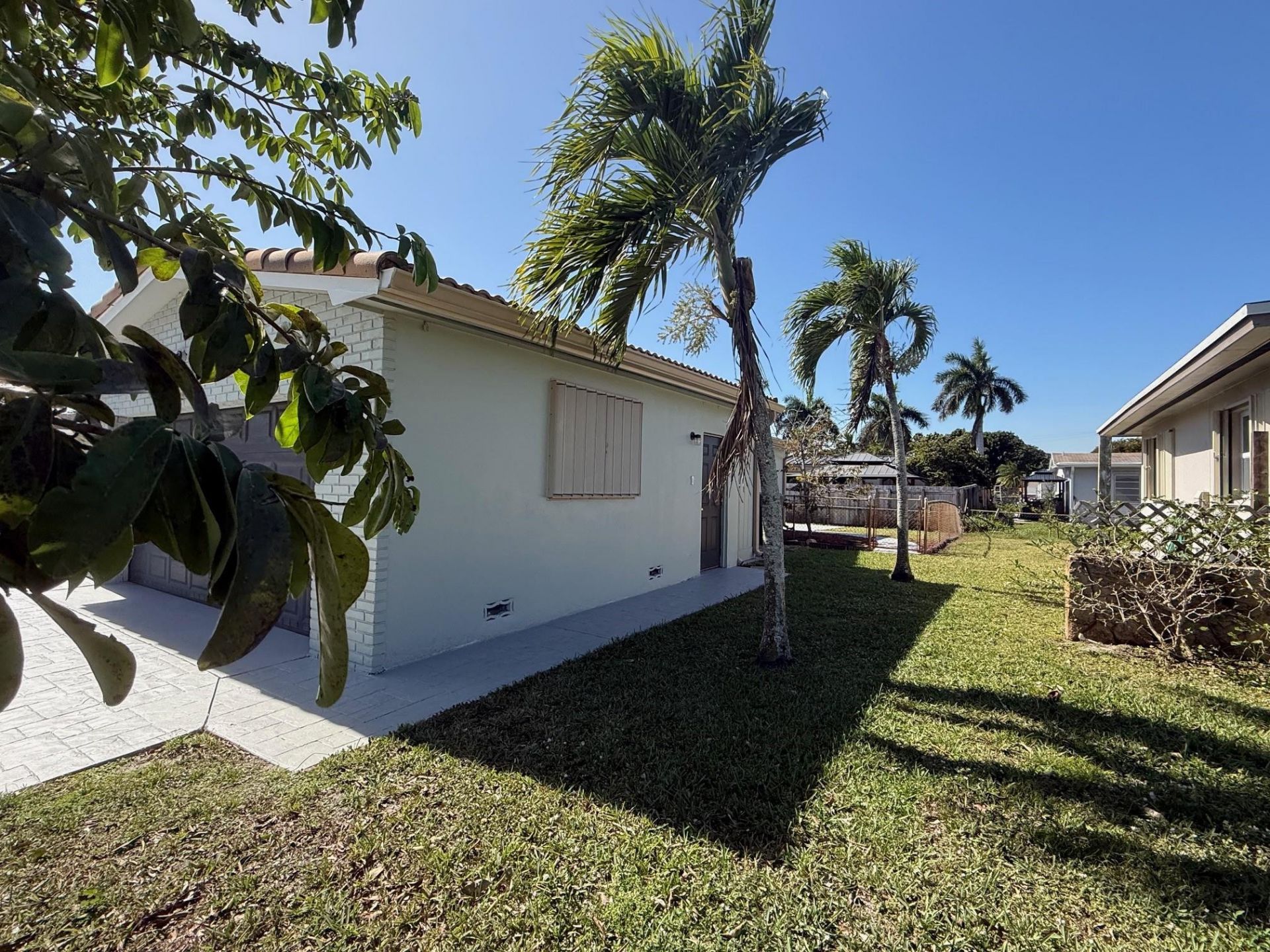 2070 NW 84th Terrace, Pembroke Pines, FL 33024 Photo