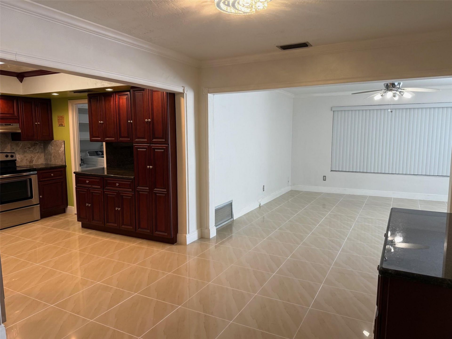 2070 NW 84th Terrace, Pembroke Pines, FL 33024 Photo