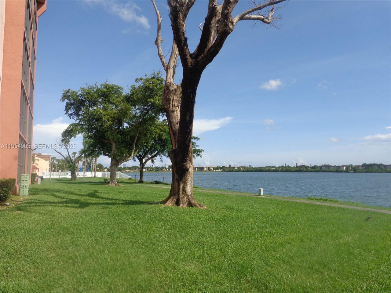 20850 San Simeon Way, Unit 604-5, Miami, FL 33179 Photo