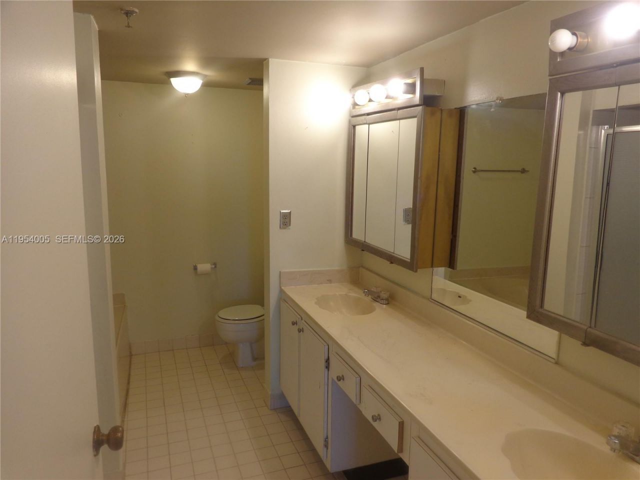 20850 San Simeon Way, Unit 604-5, Miami, FL 33179 Photo