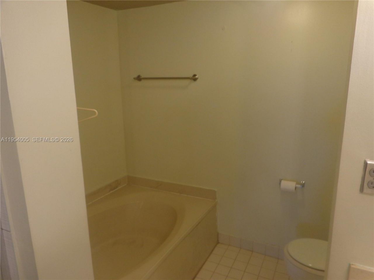 20850 San Simeon Way, Unit 604-5, Miami, FL 33179 Photo