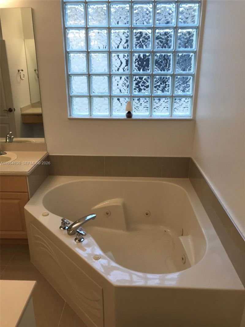 19351 SW 61st St, Unit 19351, Pembroke Pines, FL 33332 Photo