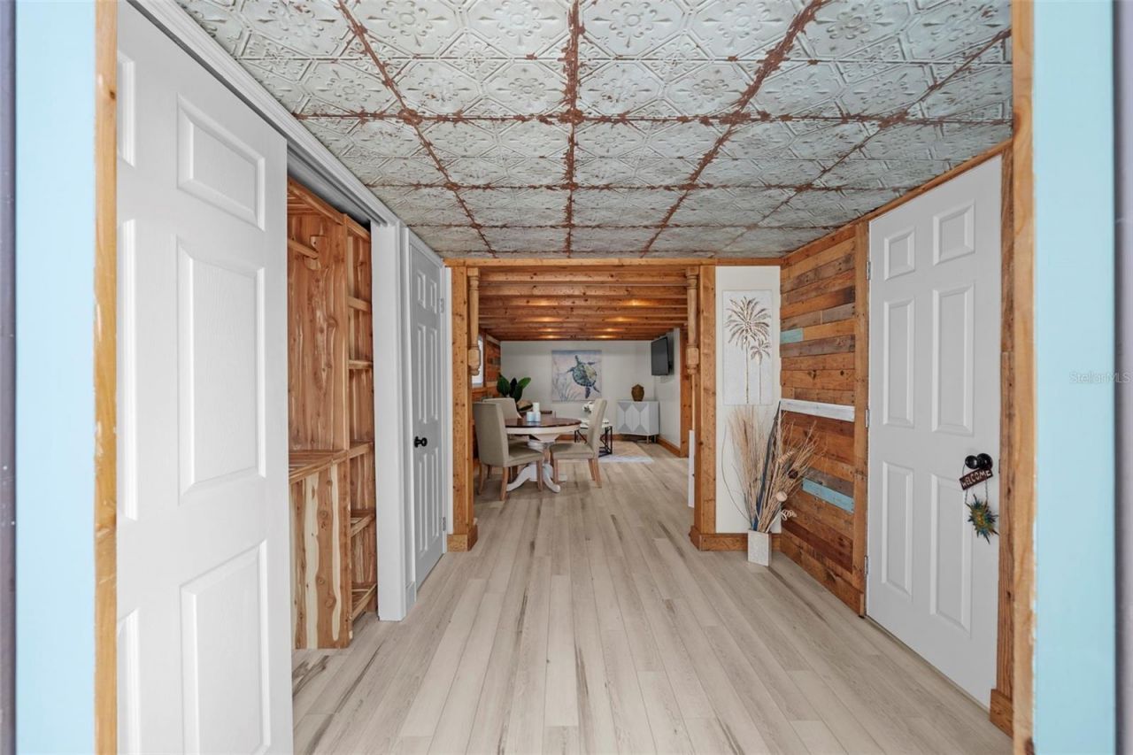 105 Tucker Avenue, Sarasota, FL 34232 Photo