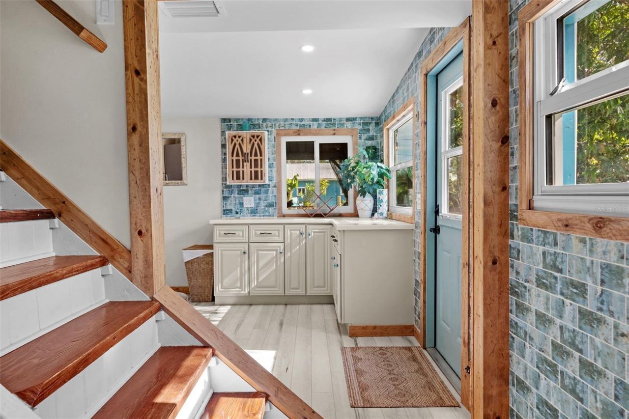 105 Tucker Avenue, Sarasota, FL 34232 Photo