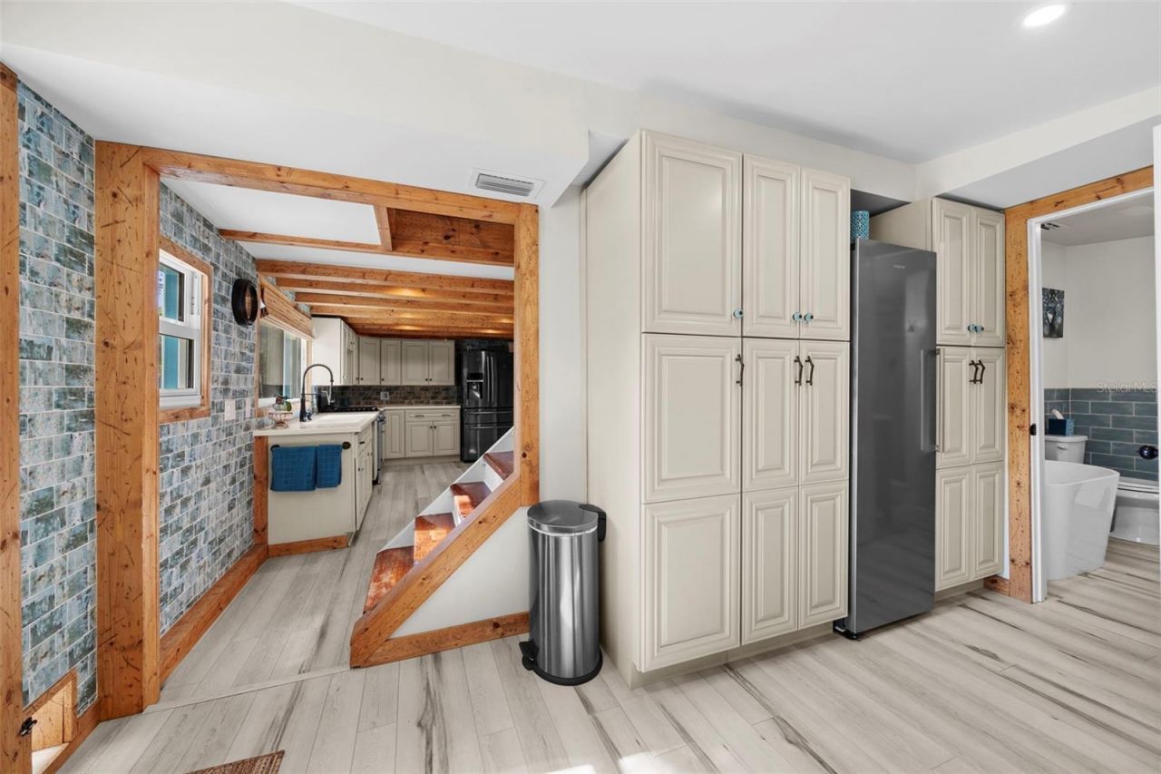 105 Tucker Avenue, Sarasota, FL 34232 Photo