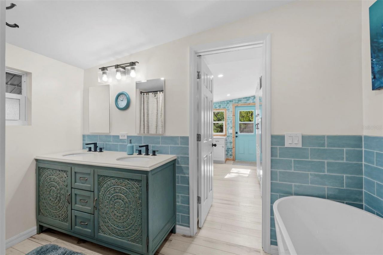 105 Tucker Avenue, Sarasota, FL 34232 Photo