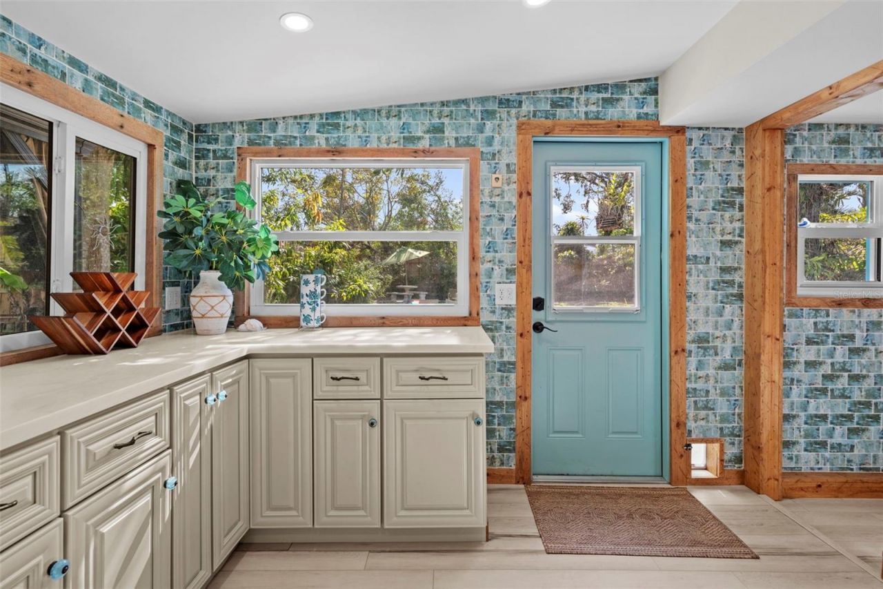 105 Tucker Avenue, Sarasota, FL 34232 Photo