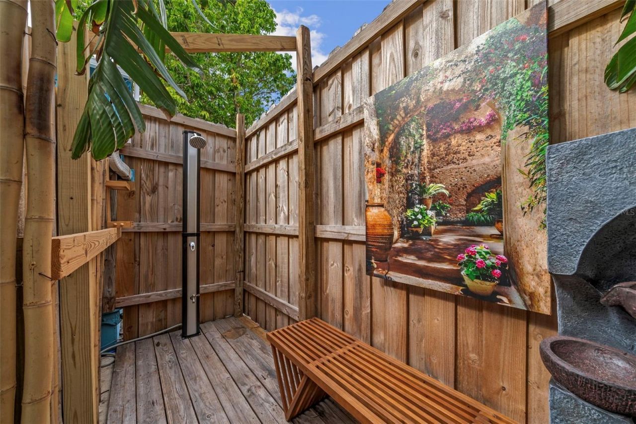 105 Tucker Avenue, Sarasota, FL 34232 Photo