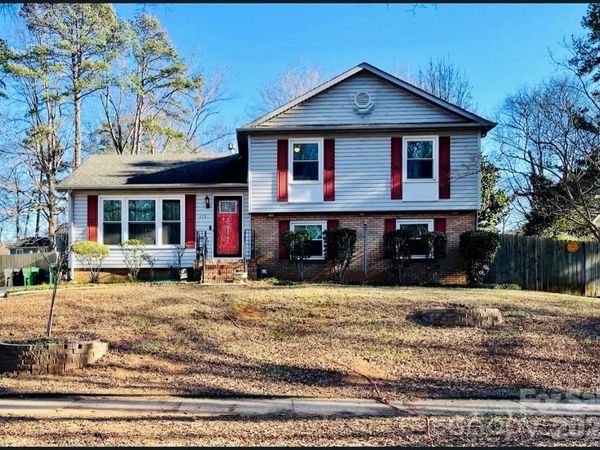 4721 Farm Pond Lane, Charlotte, NC 28212