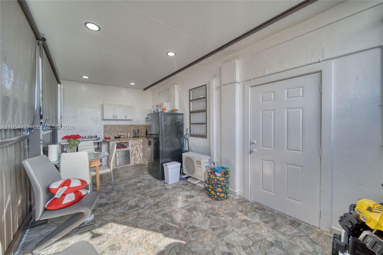 443 Barnett St, West Palm Beach, FL 33405 Photo