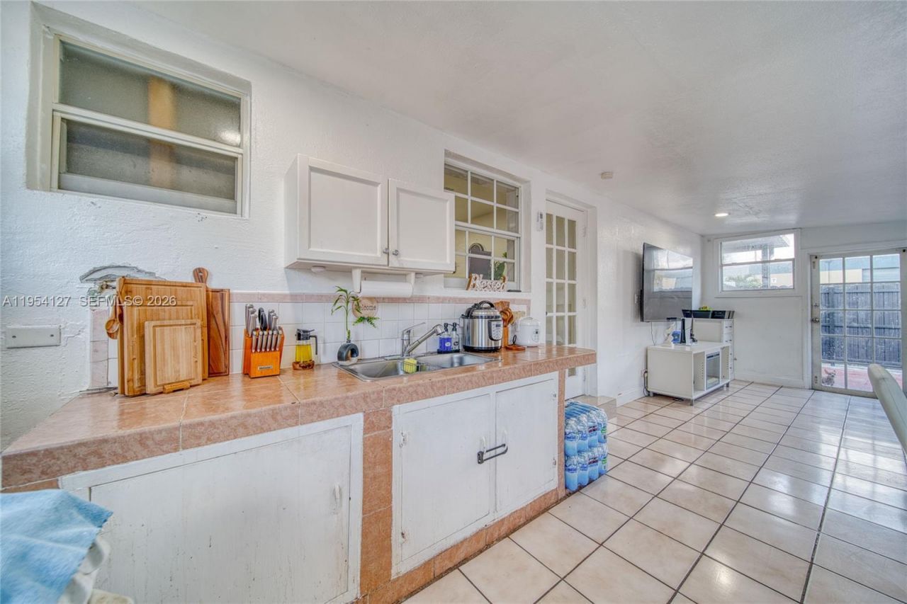 443 Barnett St, West Palm Beach, FL 33405 Photo