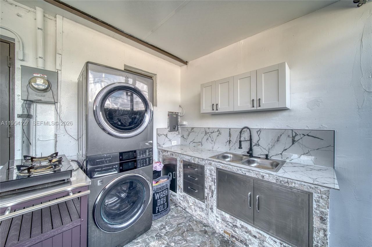 443 Barnett St, West Palm Beach, FL 33405 Photo