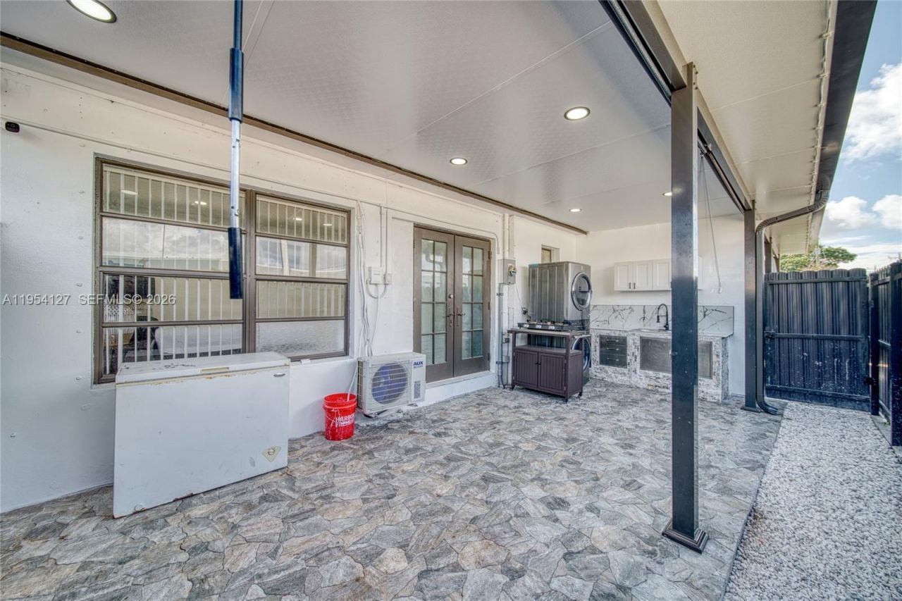 443 Barnett St, West Palm Beach, FL 33405 Photo