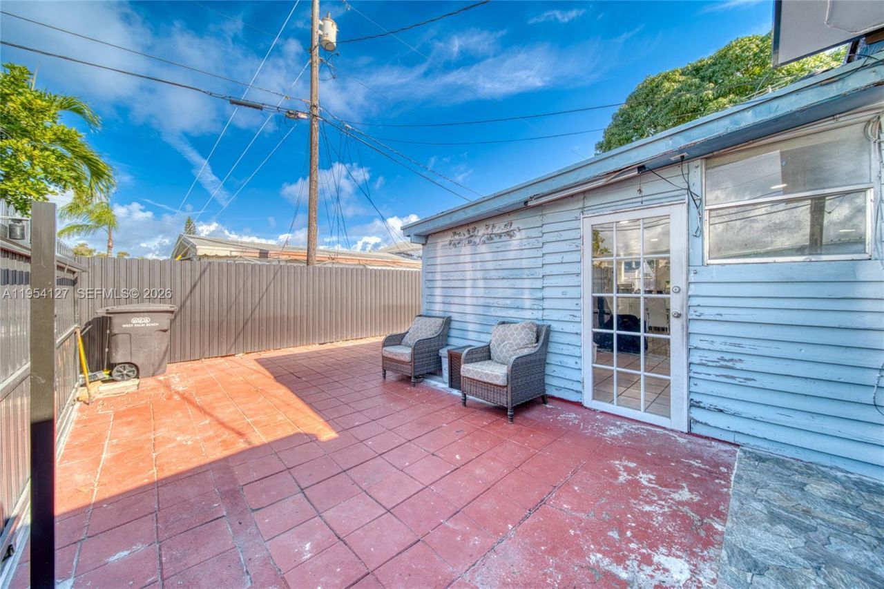 443 Barnett St, West Palm Beach, FL 33405 Photo