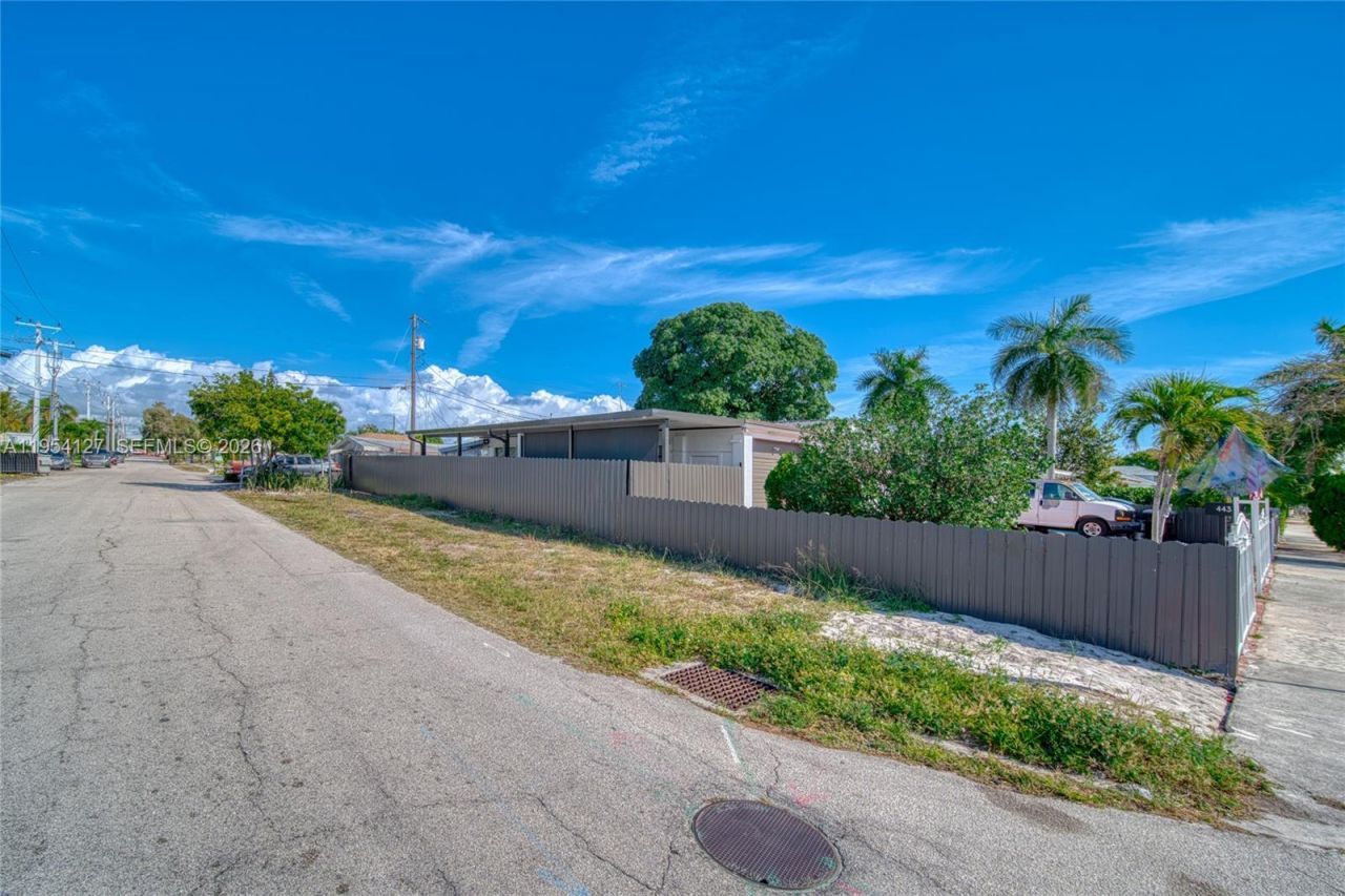 443 Barnett St, West Palm Beach, FL 33405 Photo