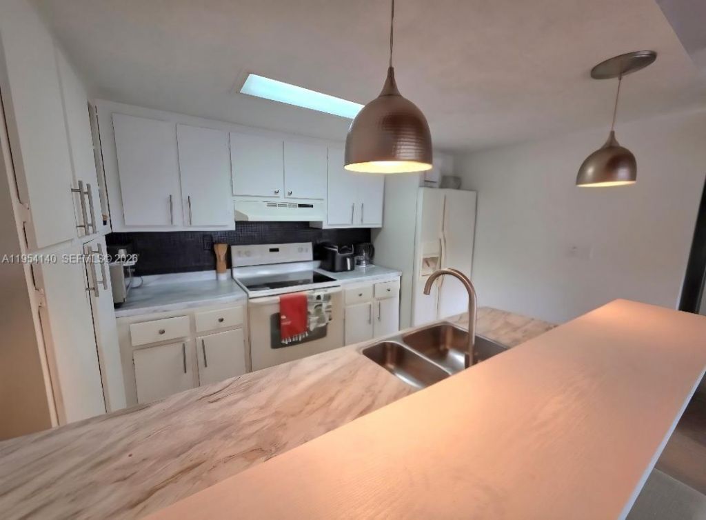 6389 Cotton Tail Rd, Miami Lakes, FL 33014 Photo