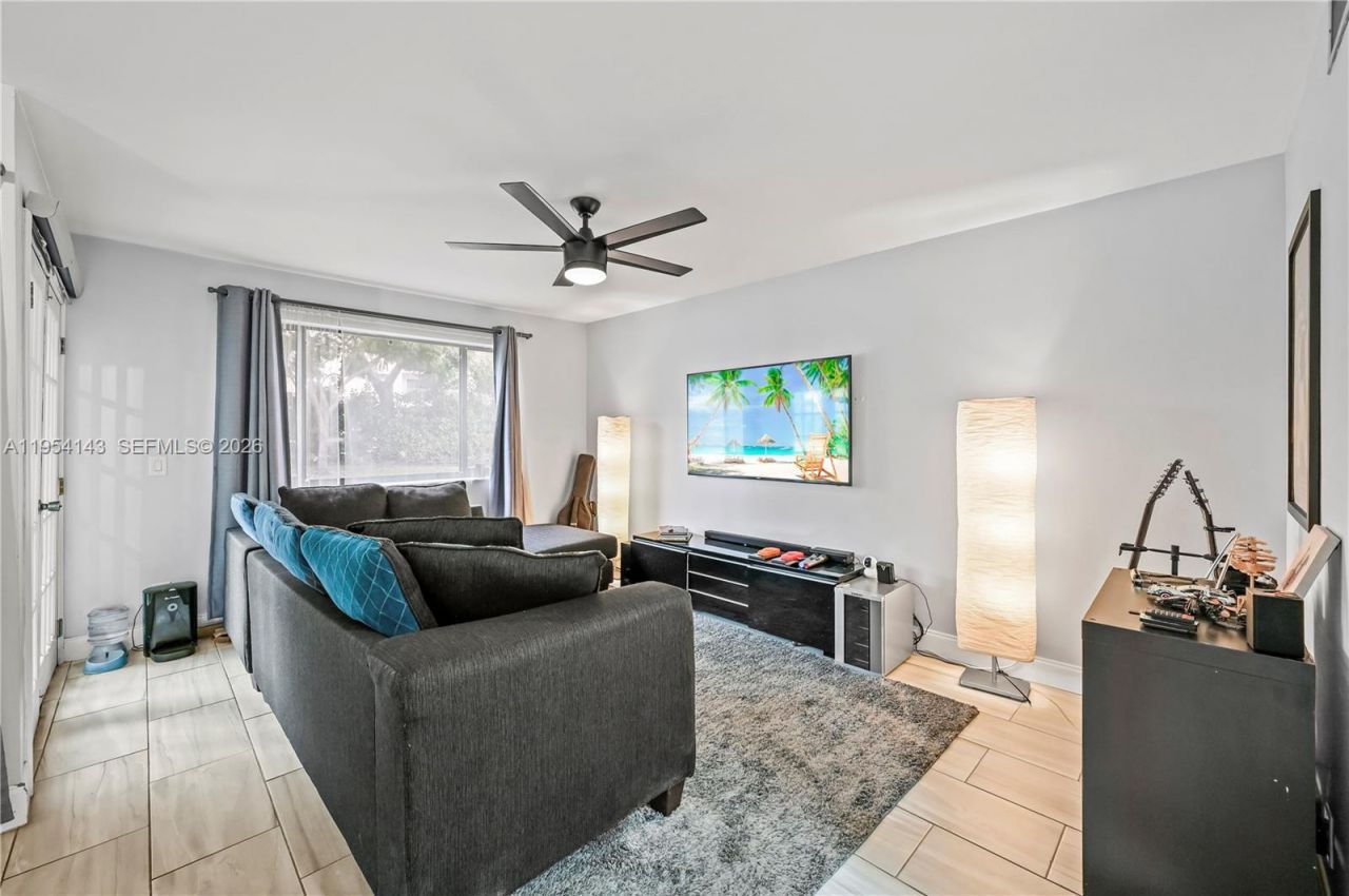 8058 NW 15th Mnr, Unit 8058, Plantation, FL 33322 Photo