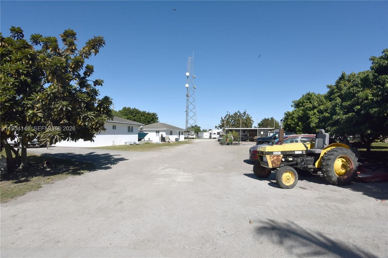 19651 SW 168th St , Miami, FL 33187 Photo