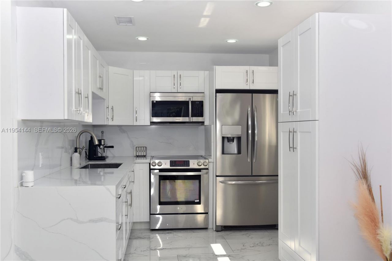 19651 SW 168th St , Miami, FL 33187 Photo