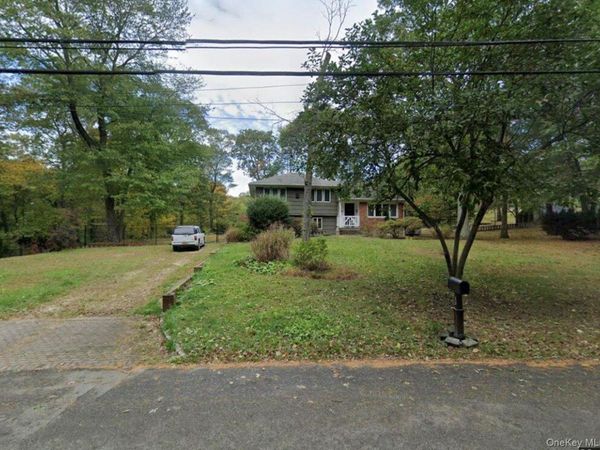 13 Ingold Drive, Dix Hills, NY 11746