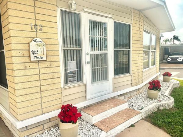 2000 E BAY DRIVE, Unit 102, LARGO, FL 33771