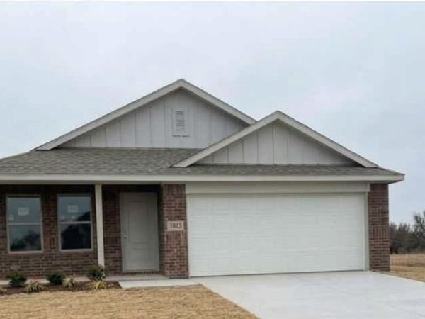 1813 Chestnut Oak Court, Mustang, OK 73128