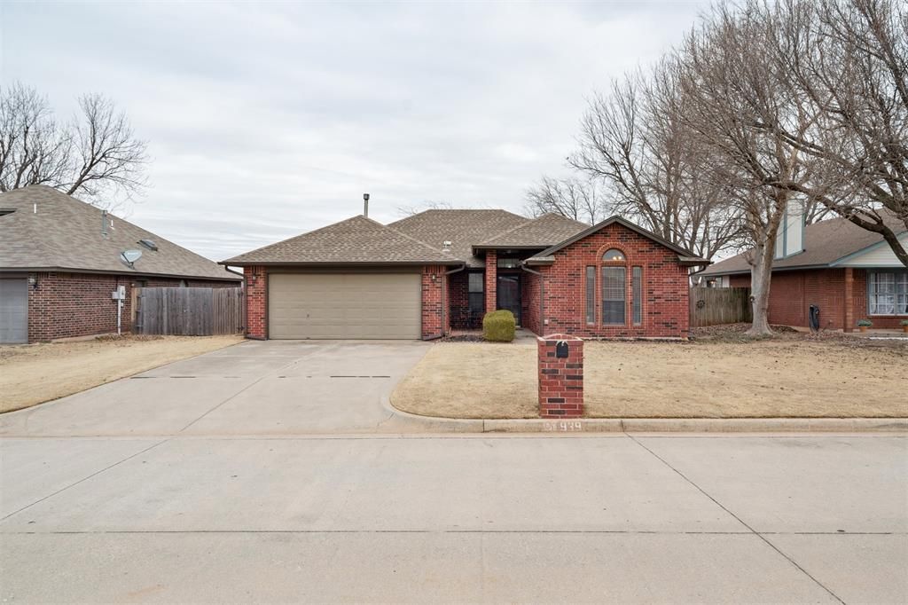 939 W Ridgehaven Way, Mustang, OK 73064 Main Photo