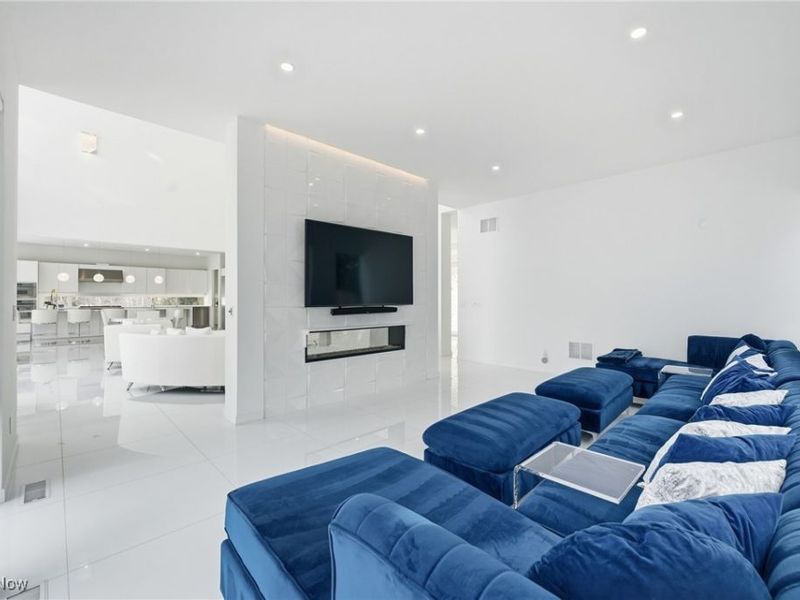 12345 Lake Shore Boulevard, Bratenahl, OH 44108 Photo 8