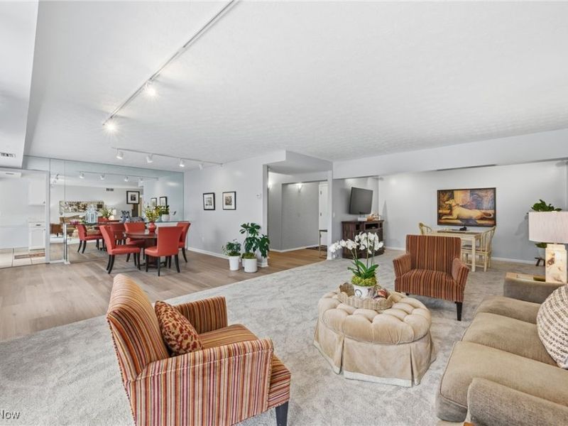 186 Court Drive, Unit 103, Fairlawn, OH 44333 Photo 13