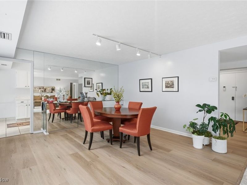 186 Court Drive, Unit 103, Fairlawn, OH 44333 Photo 18