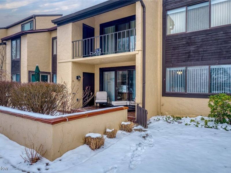 186 Court Drive, Unit 103, Fairlawn, OH 44333 Photo 2