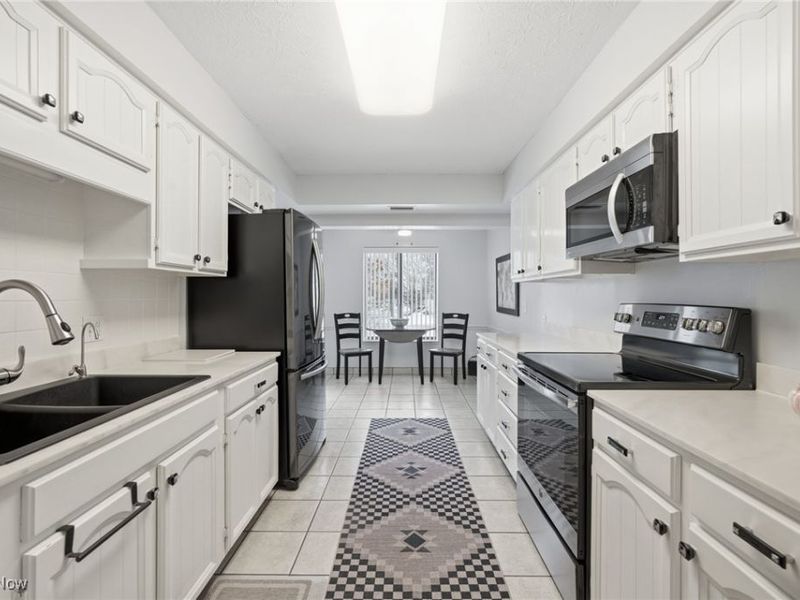 186 Court Drive, Unit 103, Fairlawn, OH 44333 Photo 21