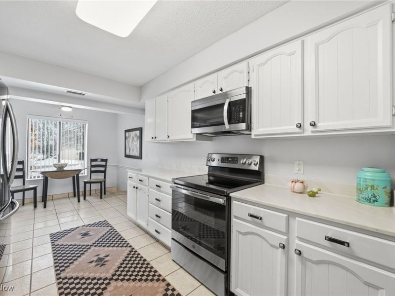 186 Court Drive, Unit 103, Fairlawn, OH 44333 Photo 22