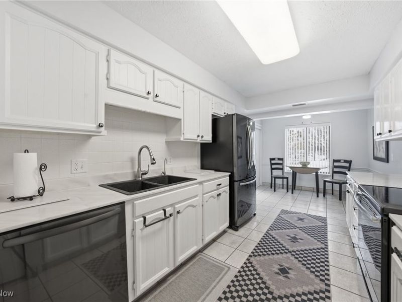 186 Court Drive, Unit 103, Fairlawn, OH 44333 Photo 24