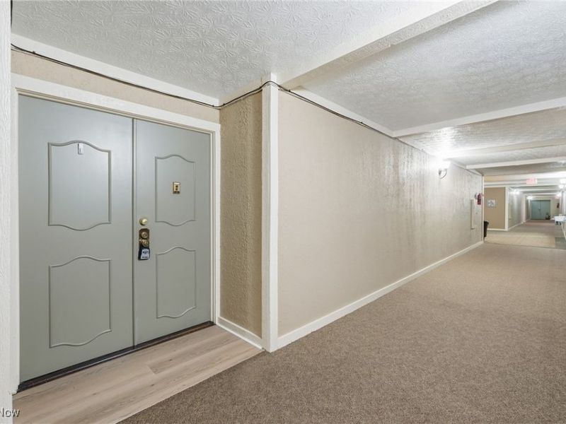 186 Court Drive, Unit 103, Fairlawn, OH 44333 Photo 4