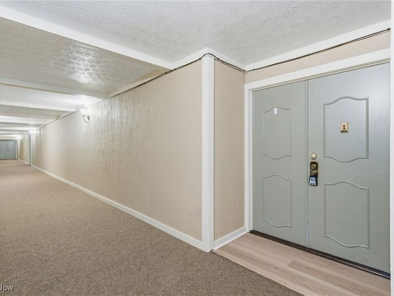 186 Court Drive, Unit 103, Fairlawn, OH 44333 Photo 5