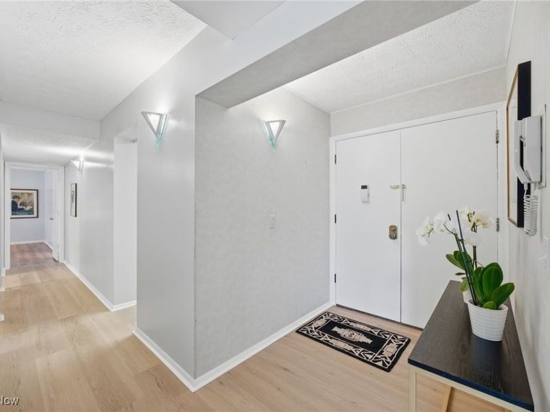 186 Court Drive, Unit 103, Fairlawn, OH 44333 Photo 6