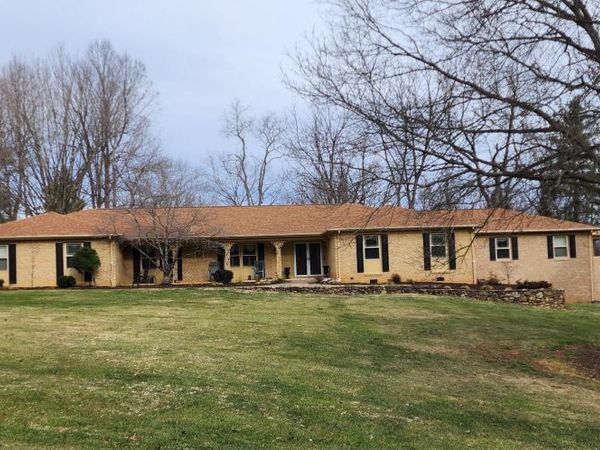 93 Coventry LN, Daleville, VA 24083