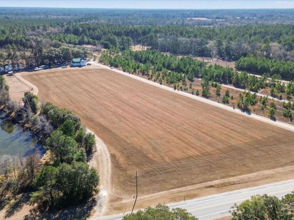 348 Lennies Pond Road, Ellabell, GA 31308