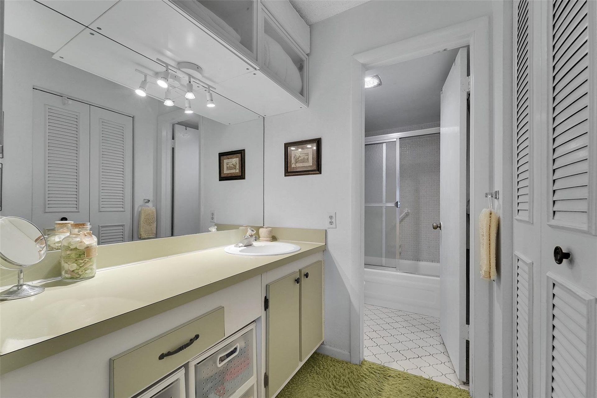 9360 Lime Bay Boulevard, Unit 207, Tamarac, FL 33321 Photo