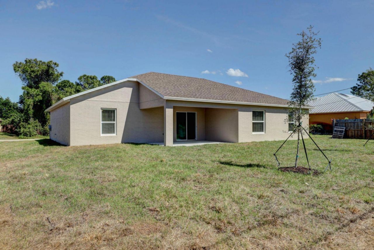 1573 SW Tiskilwa Avenue, Port Saint Lucie, FL 34953 Photo