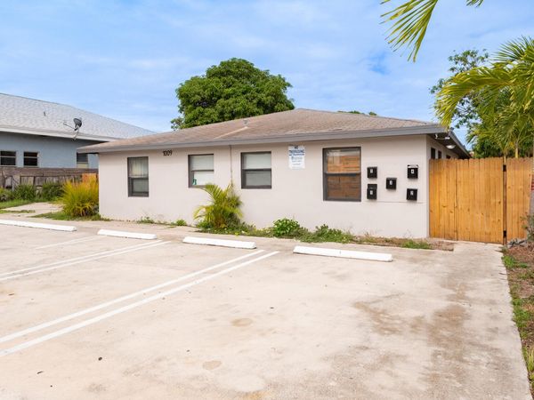 1009 9th Street, Unit 4, West Palm Beach, FL 33401