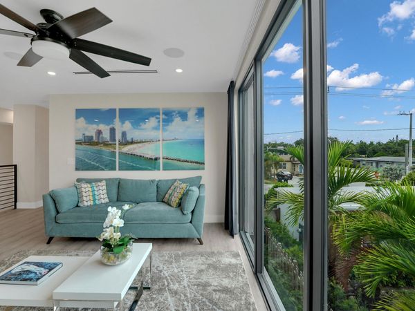 1238 NE 17th Avenue, Unit 2, Fort Lauderdale, FL 33304