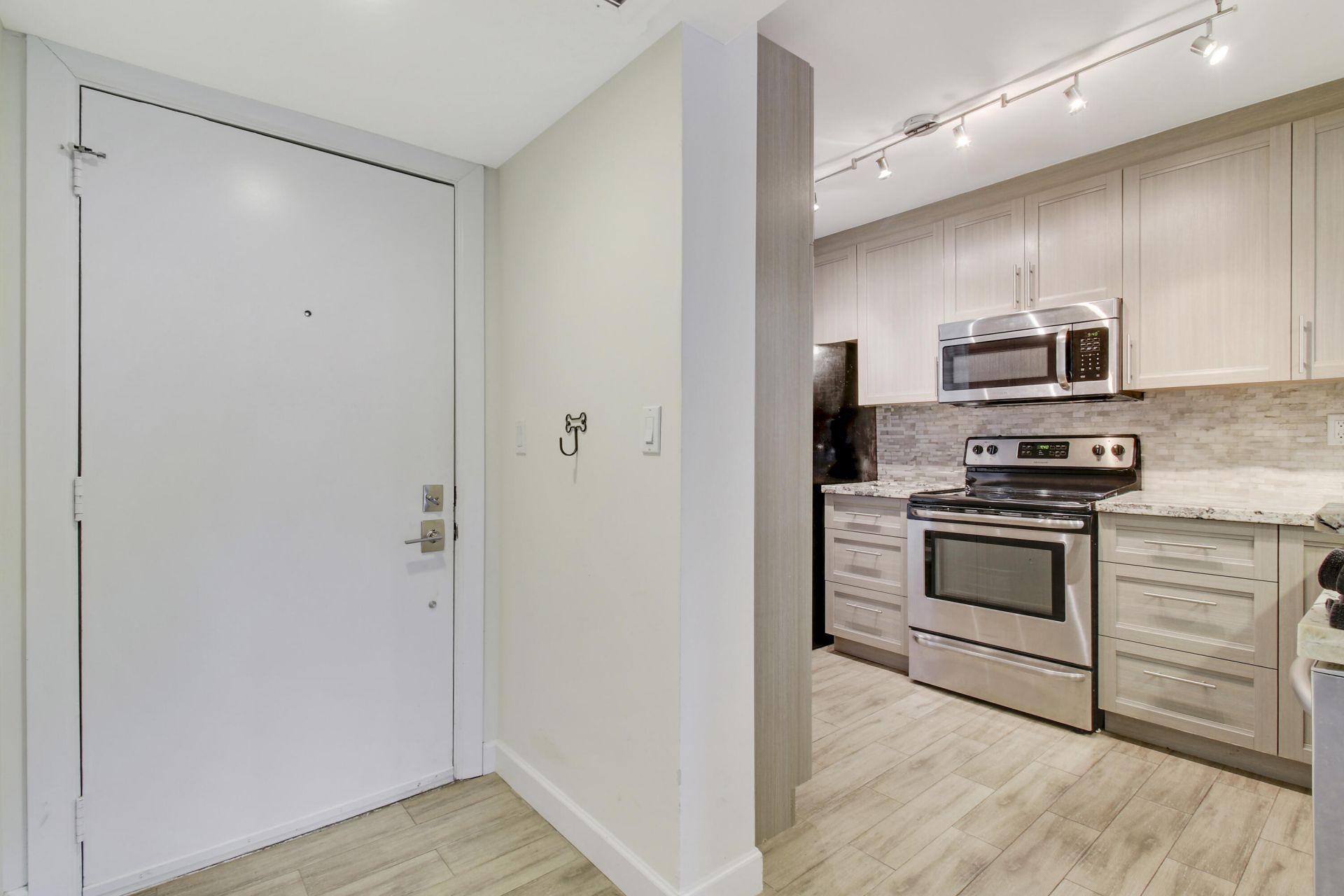 9 Royal Palm Way, Unit 105, Boca Raton, FL 33432 Photo