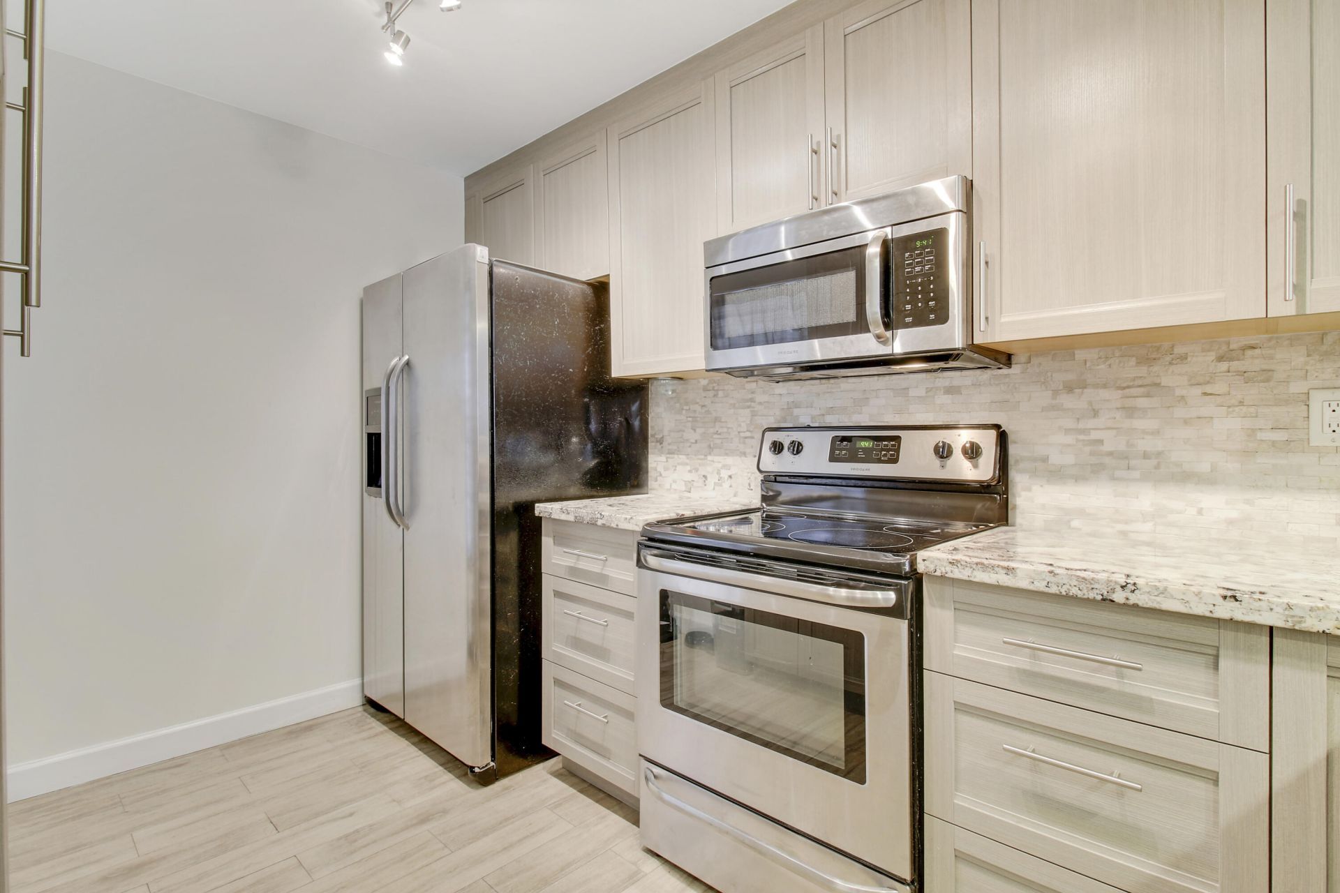 9 Royal Palm Way, Unit 105, Boca Raton, FL 33432 Photo