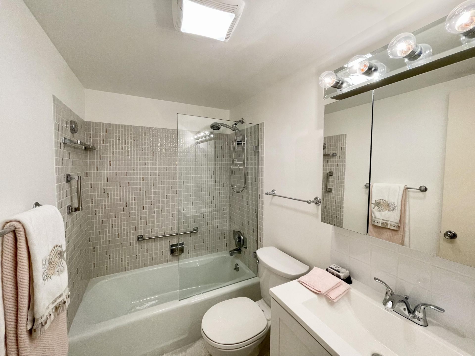 2880 Lake Osborne Drive, Unit 205, Lake Worth Beach, FL 33461 Photo