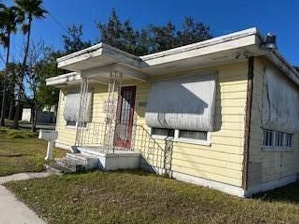 602 W Midway Road, Fort Pierce, FL 34982