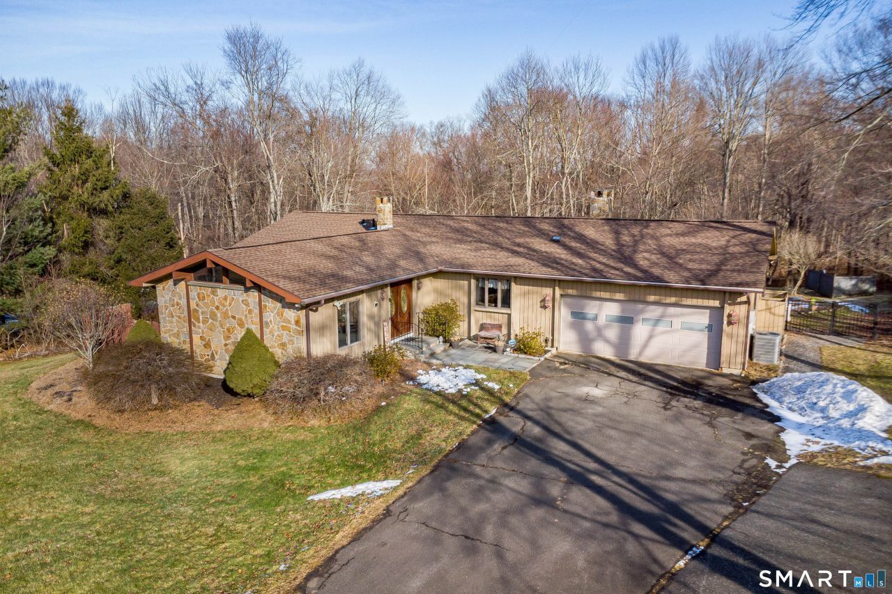 18 Jewel, New Fairfield, CT 06812 Main Photo